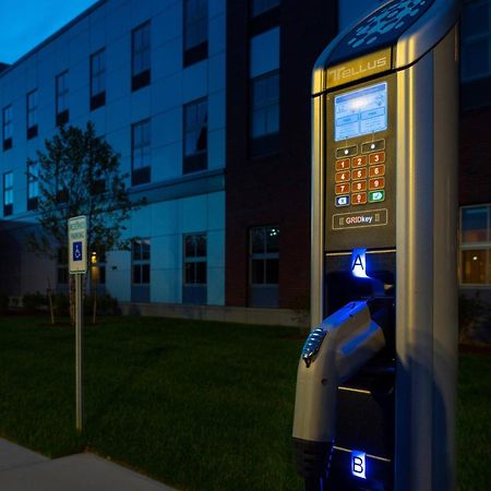 Courtyard By Marriott Edgewater Nyc Area Hotel Exterior photo