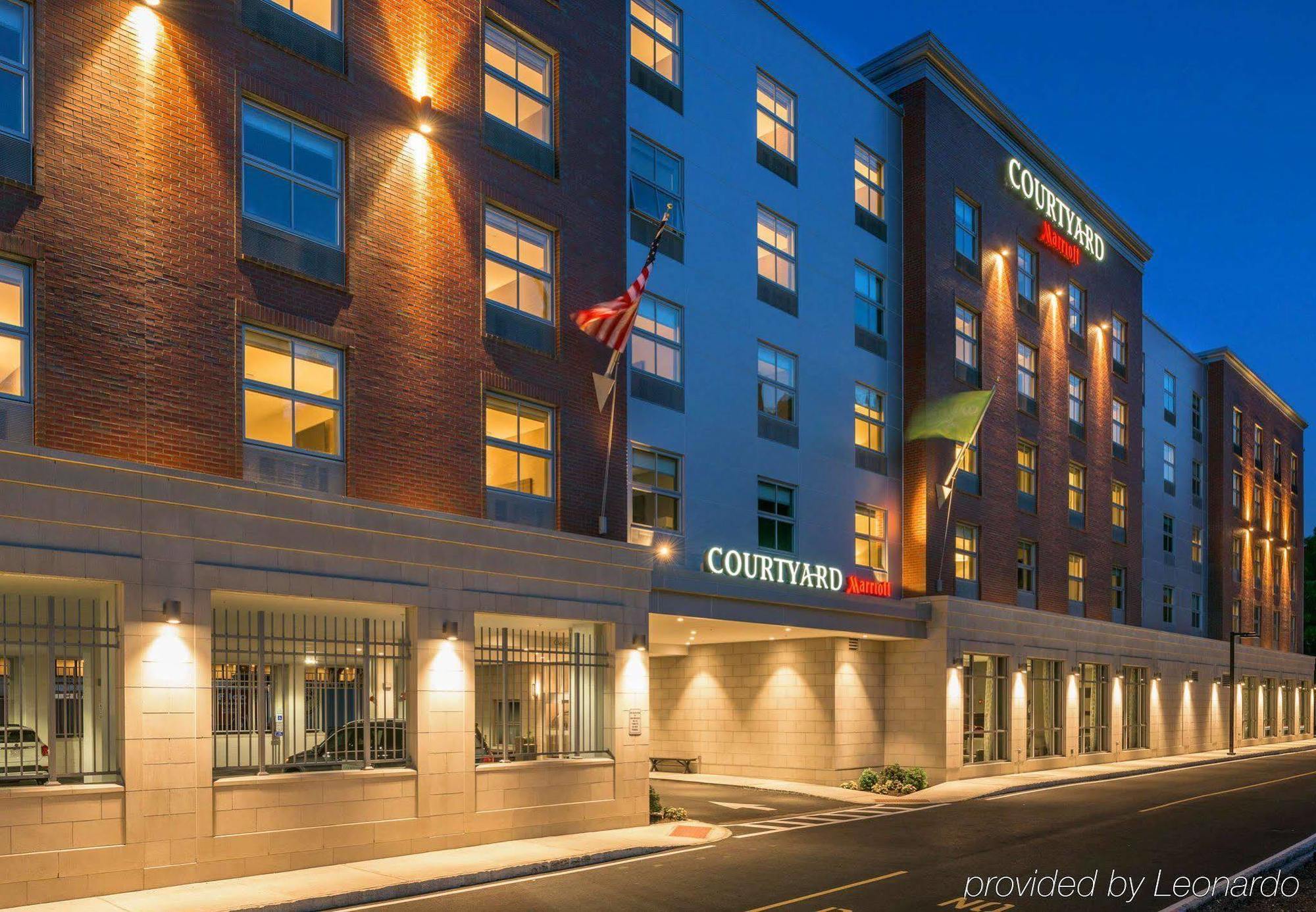 Courtyard By Marriott Edgewater Nyc Area Hotel Exterior photo